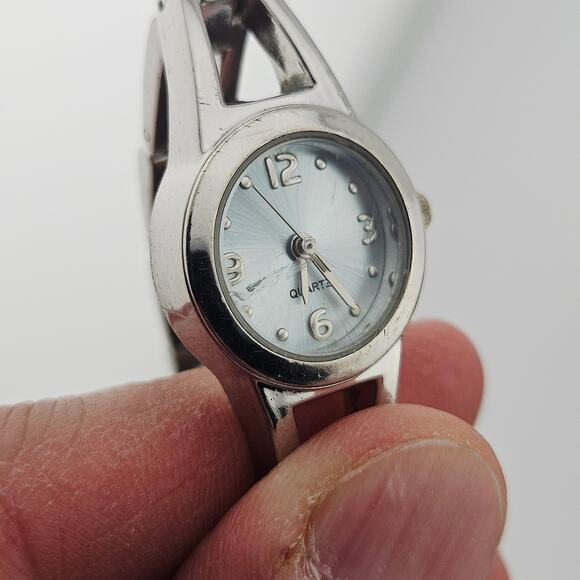 Quartz Women's Silver Bracelet Watch Contemporary Minimalist Link Casual Daily - Picture 3 of 7